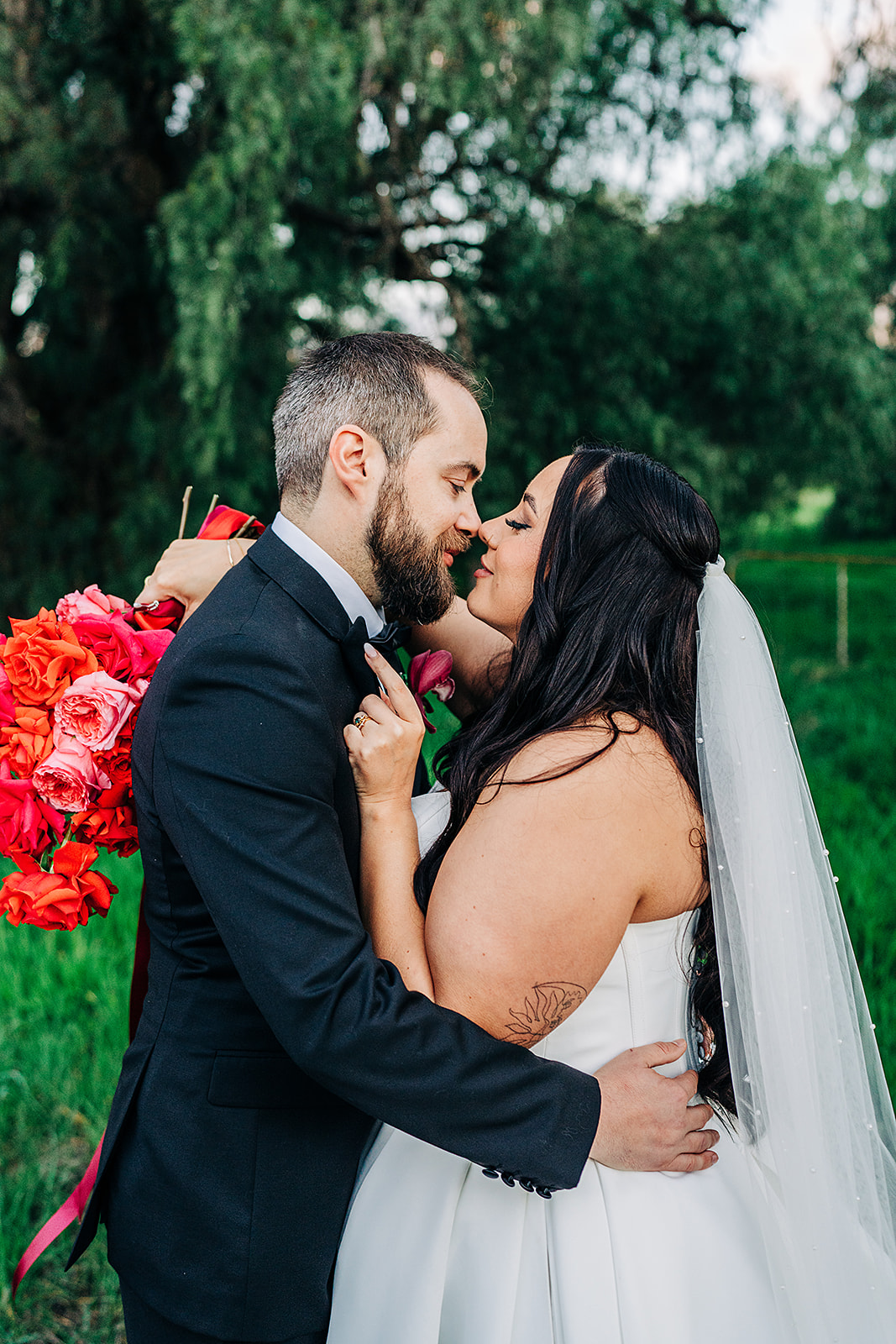 couple kissing